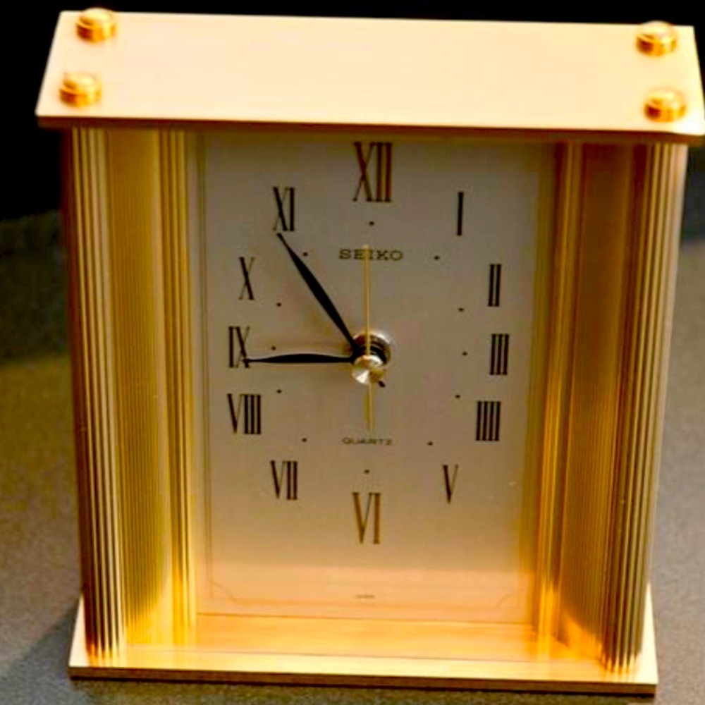 Seiko Roman Numeral Gold Clock Ouartz
Movement Japan Battery Operated
